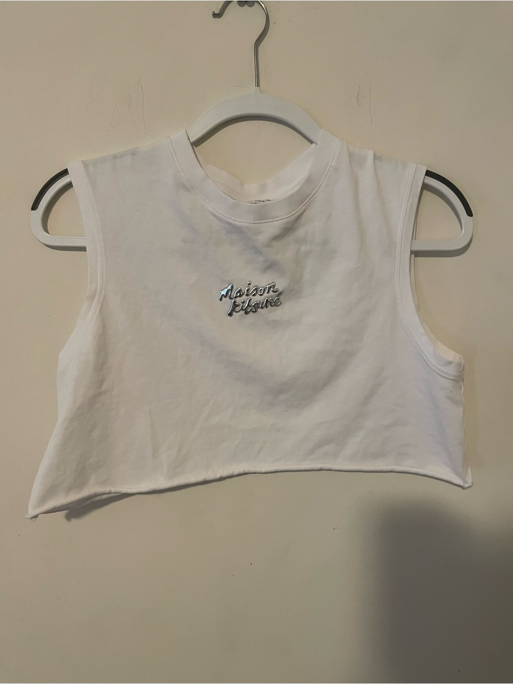 MAISON KITSUNÉ Silver Script Logo on White Top